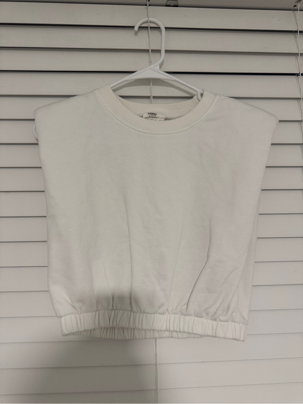 White Sleeveless Elastic-Hem Sweat Top